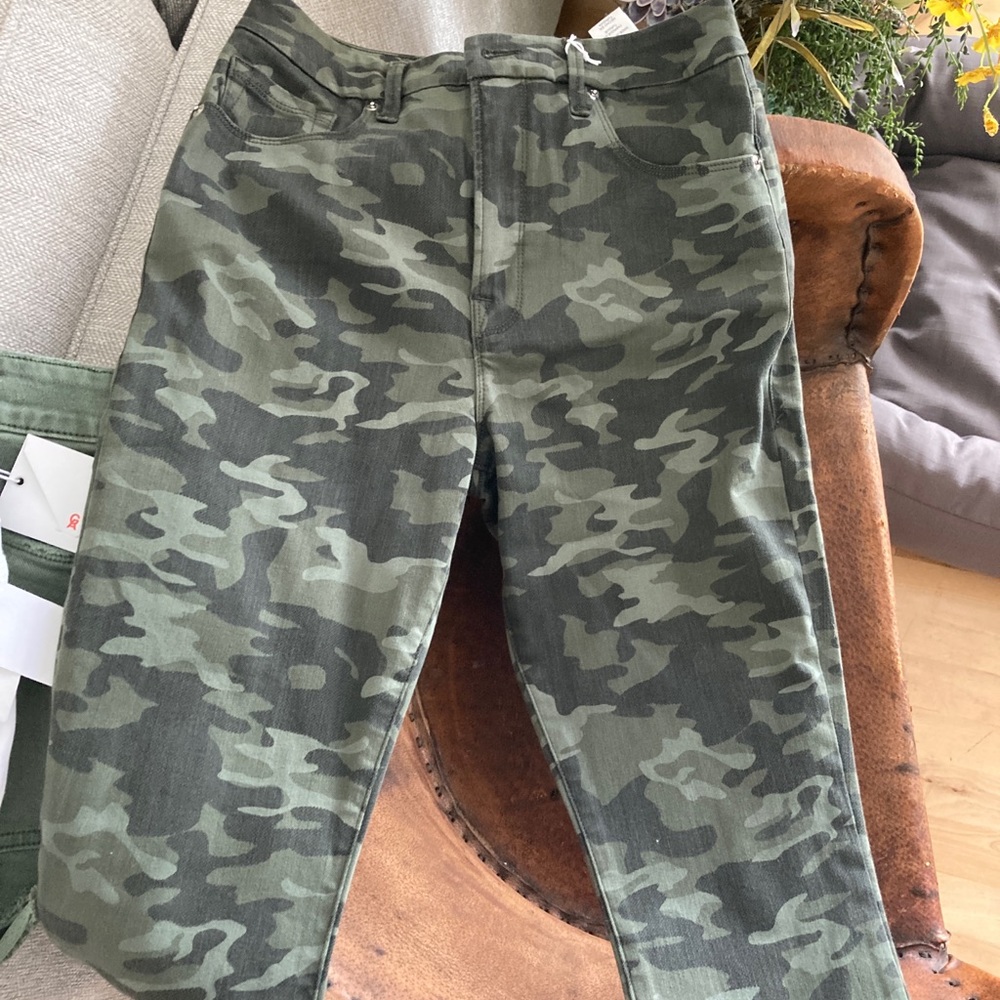 Good American Camo jeans